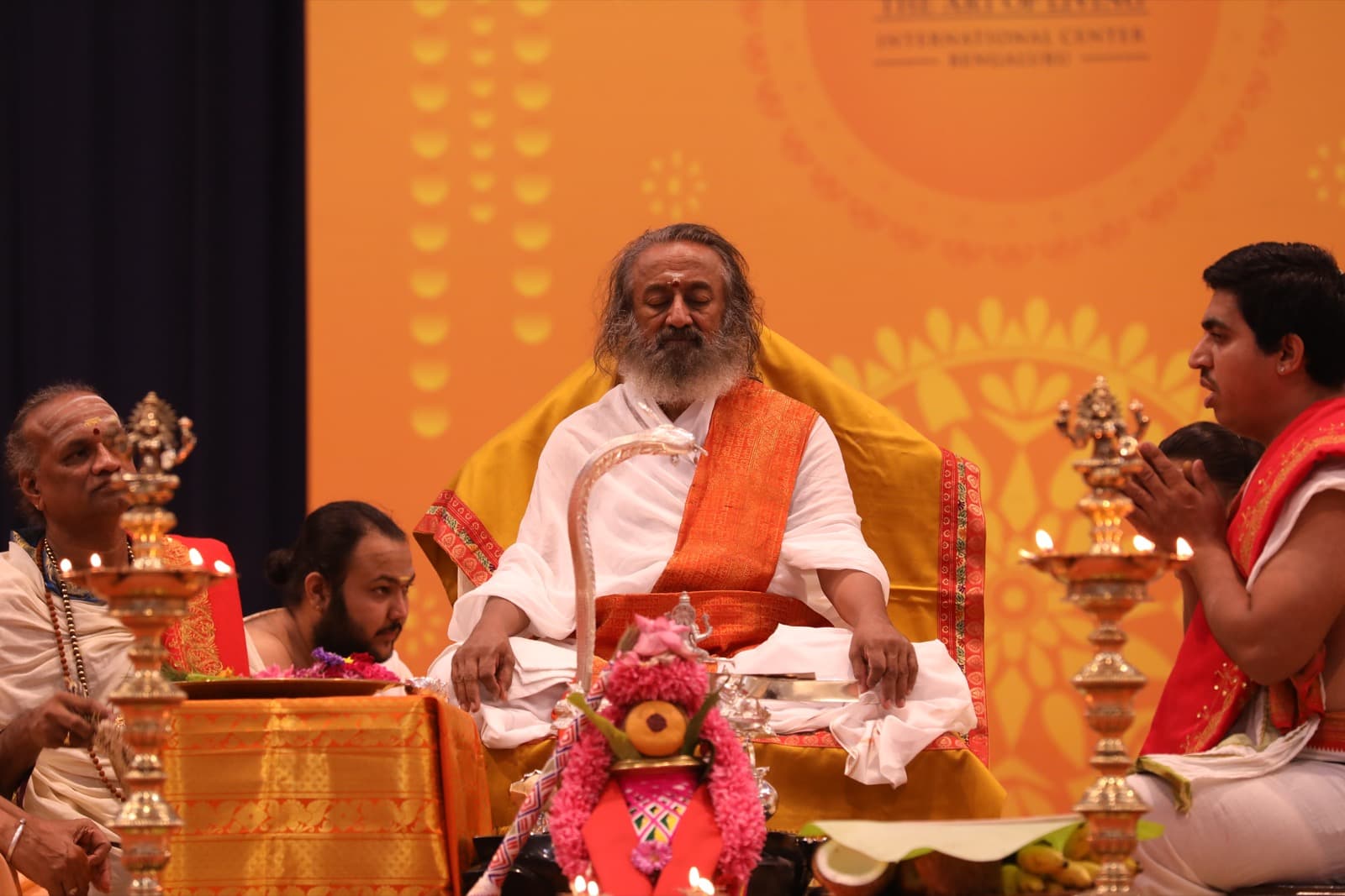 Gurudev Sri Sri Ravi Shankar at a Vedic ceremony
